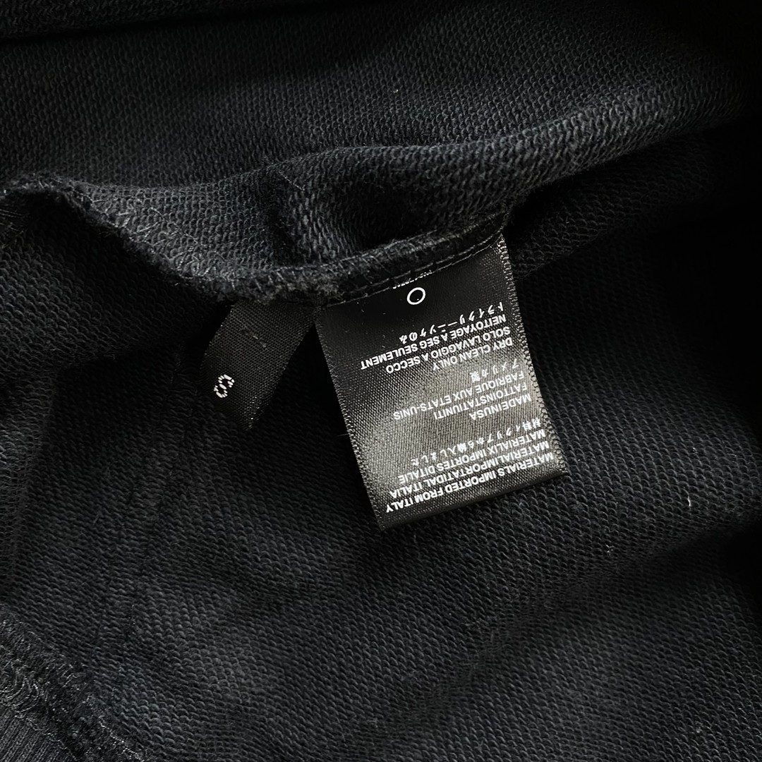 40_160  AMIRI Hoodie