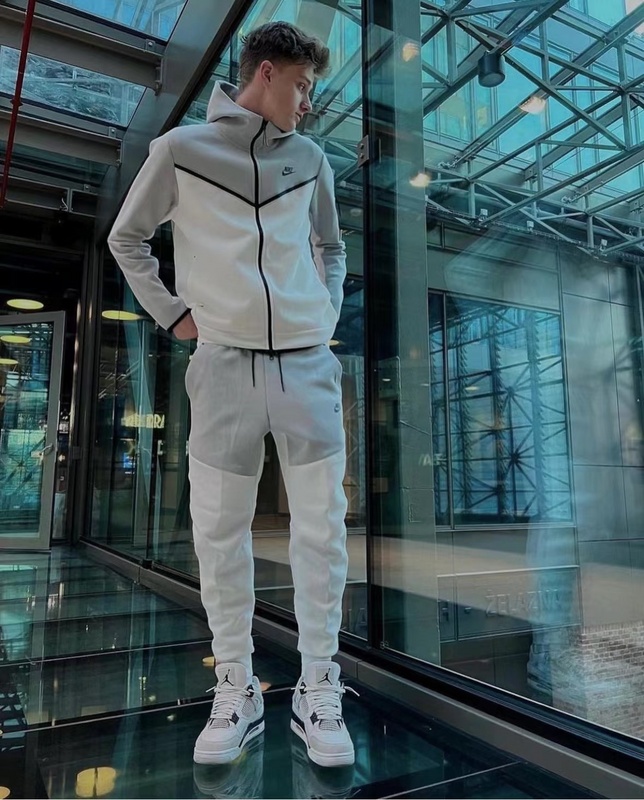 24_Nike Tracksuit