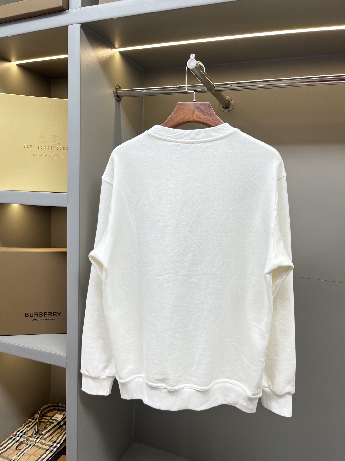 105_Burberry Crewneck