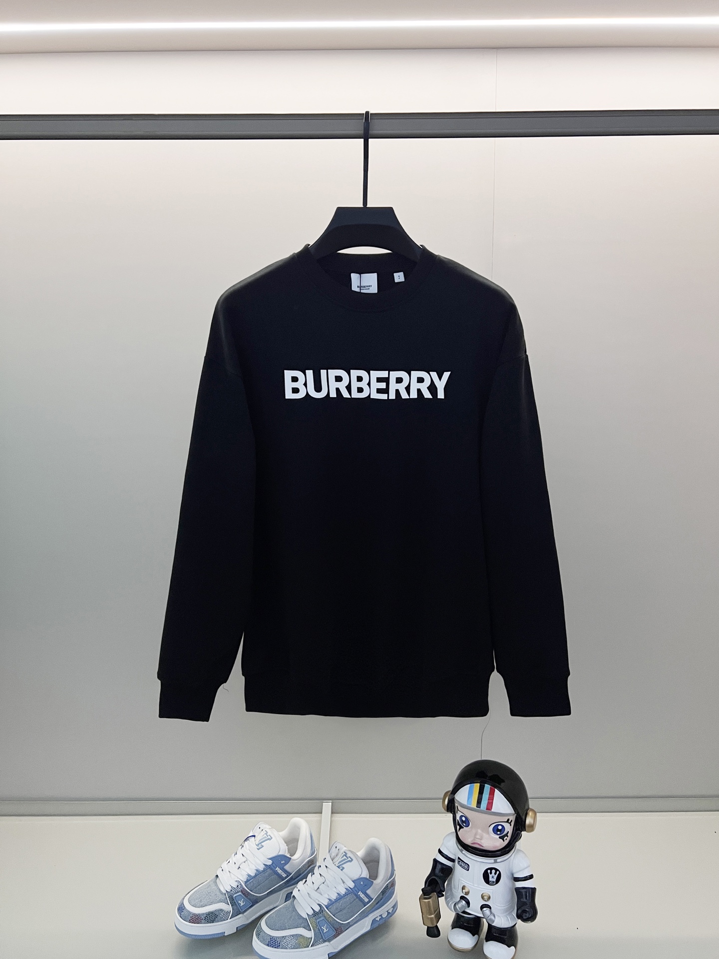 68_Burberry Crewneck