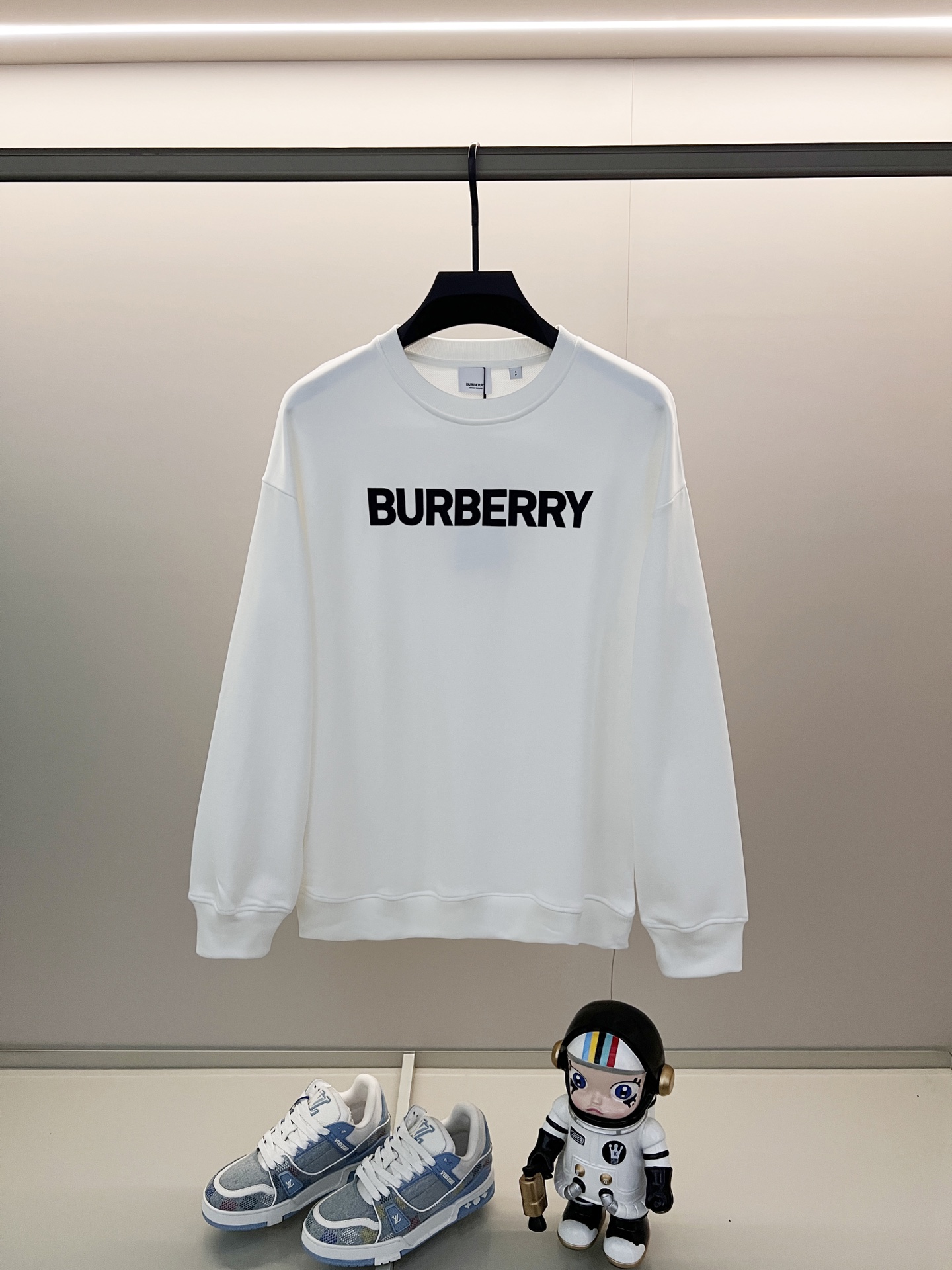 69_Burberry Crewneck