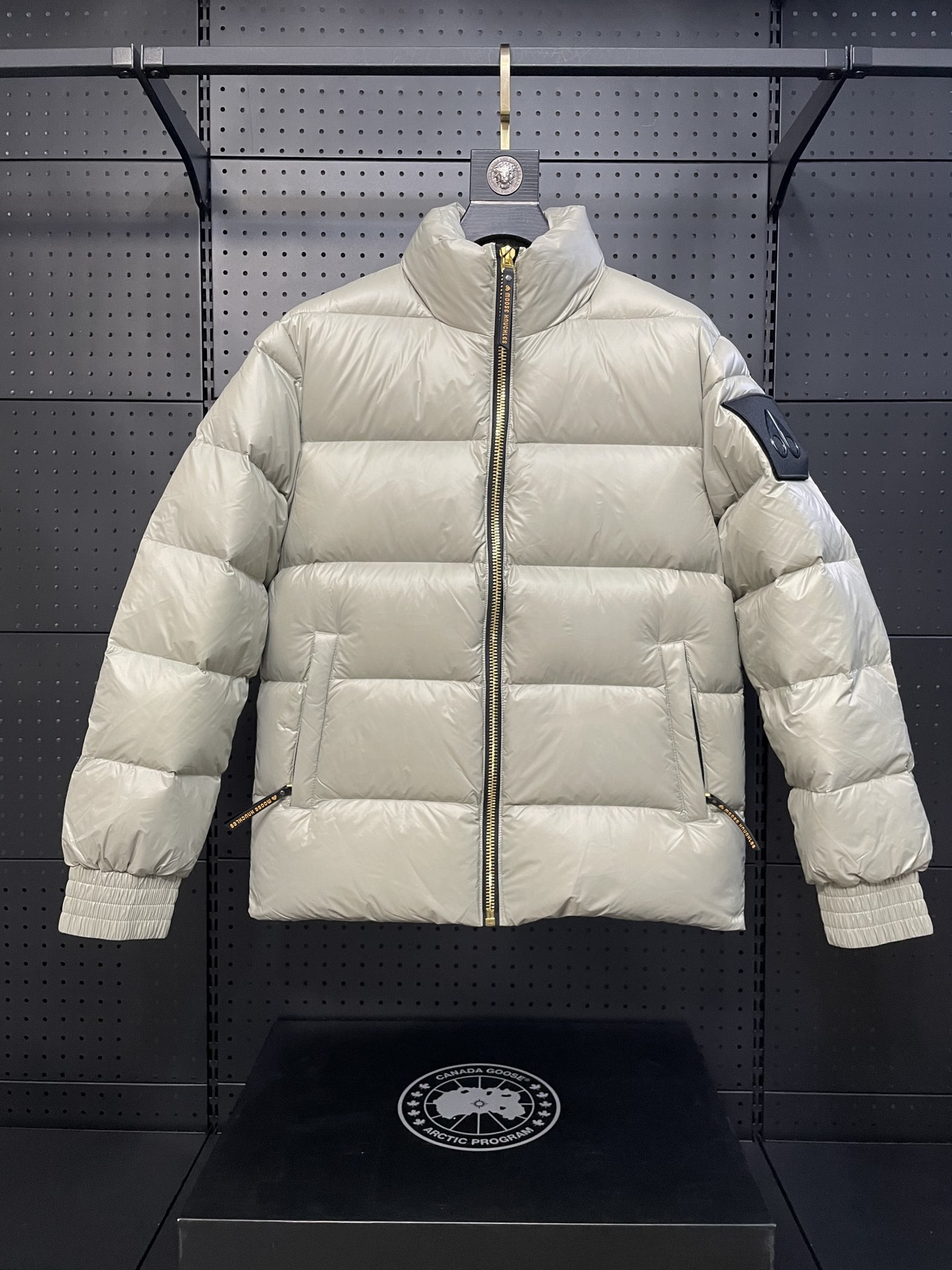 38_MOOSE KNUCKLES Down Jacket