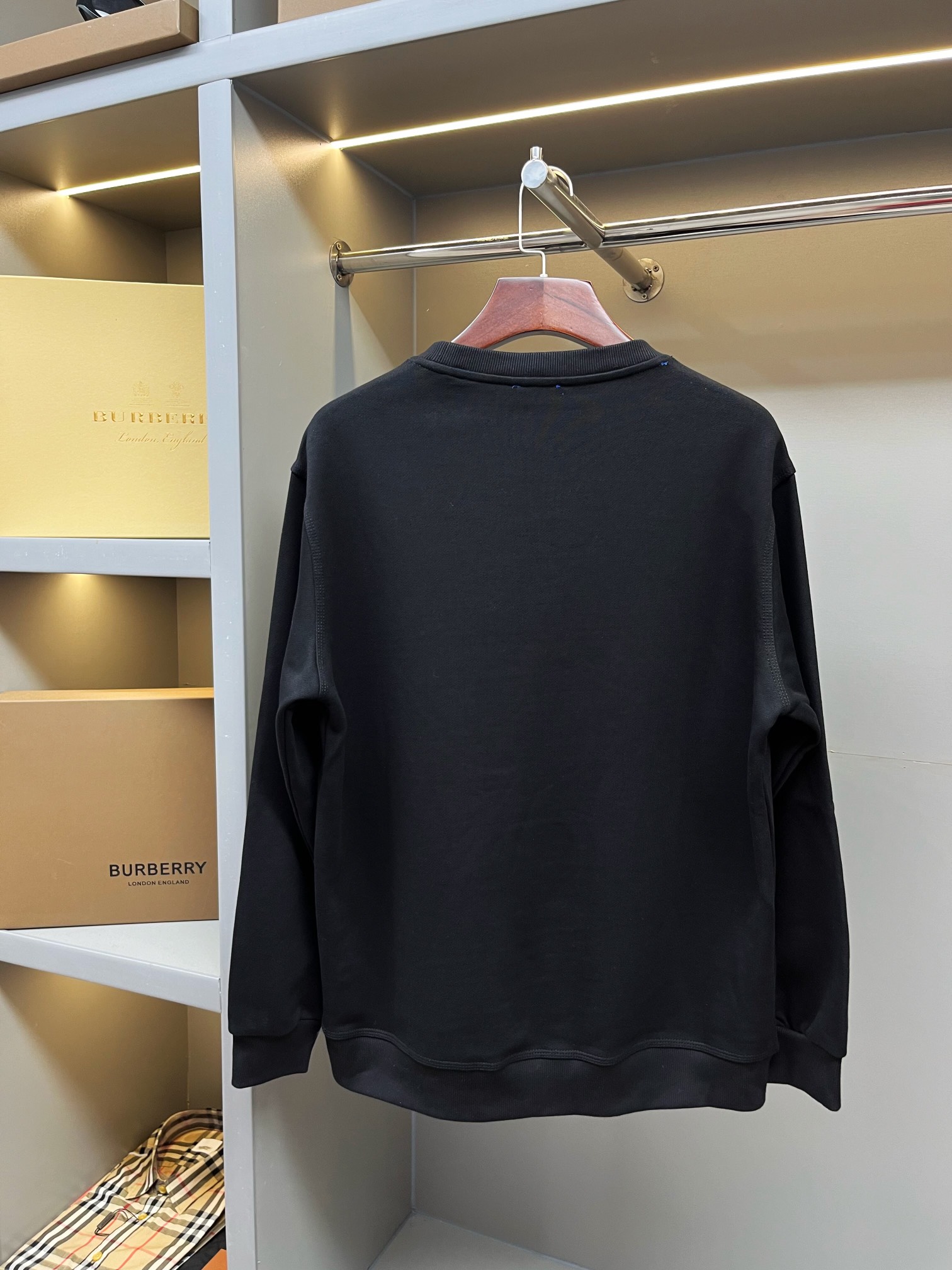 107_Burberry Crewneck