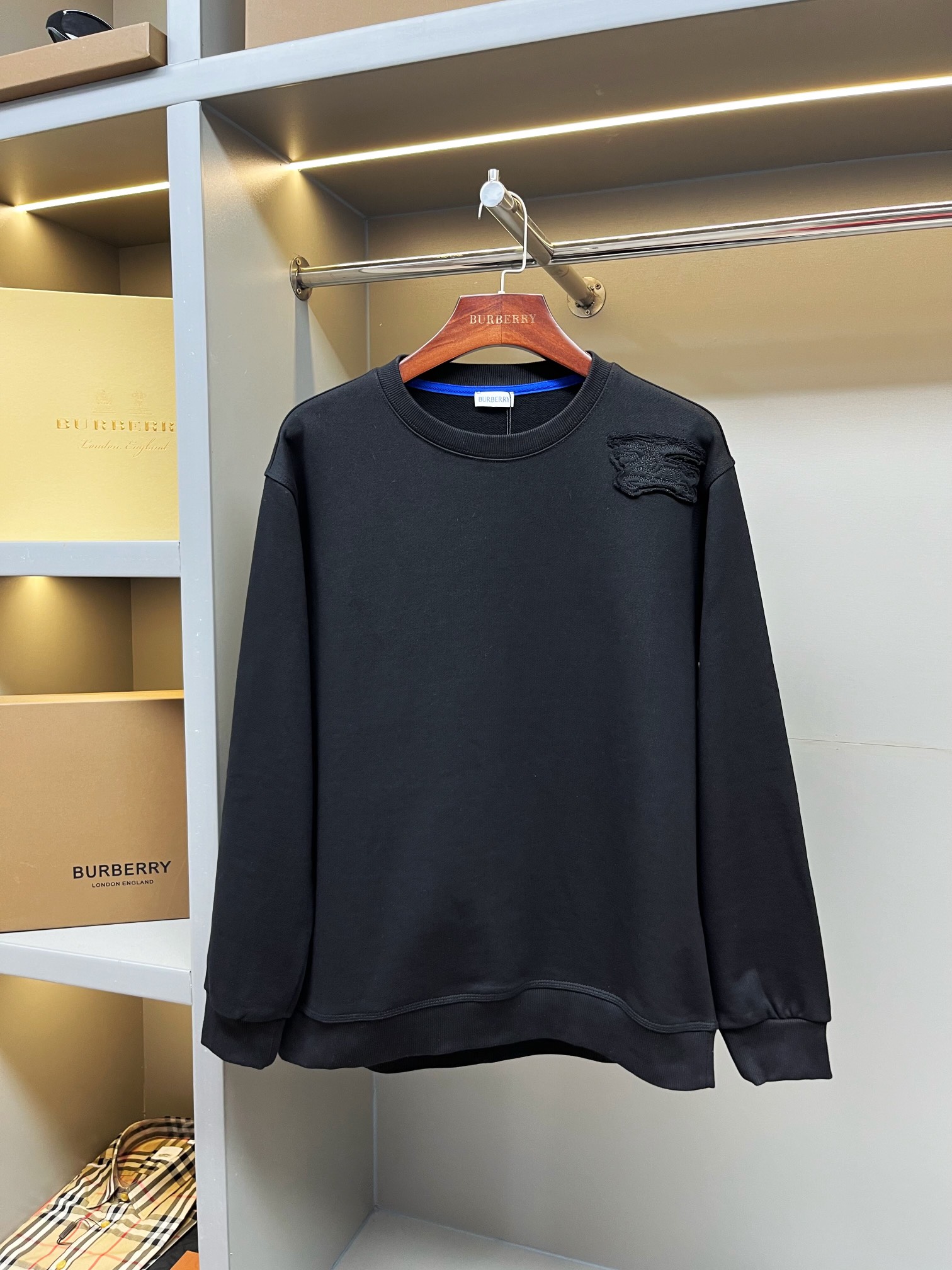 107_Burberry Crewneck
