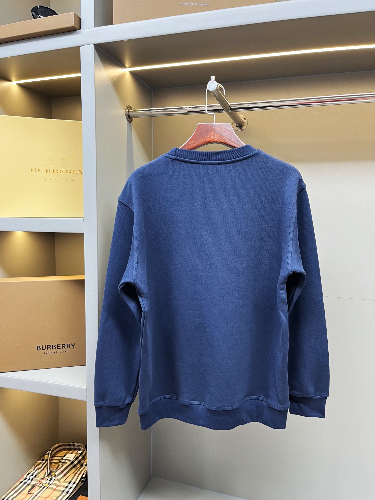 108_Burberry Crewneck