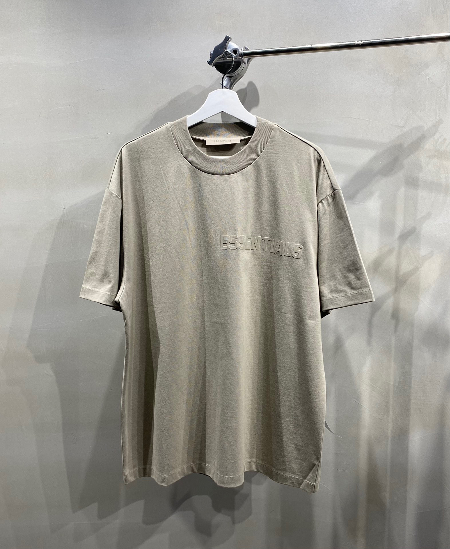 93_ESSENTIALS T-shirt